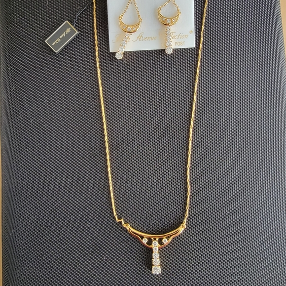 Fifth Avenue necklace and earrings set - Picture 4 of 5